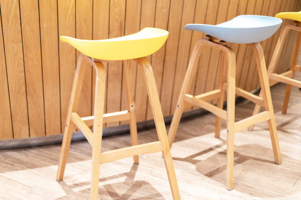 scaune din lemn pentru bar